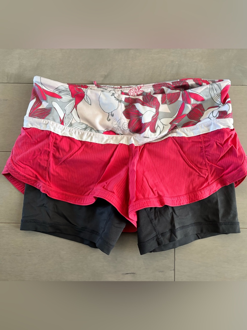 Lululemon shorts size 4